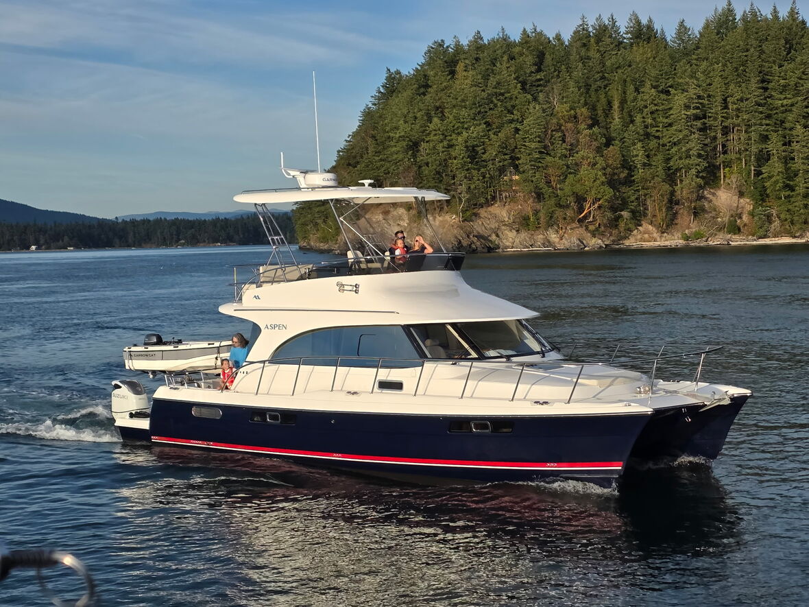 Aspen C128S Sport power catamaran